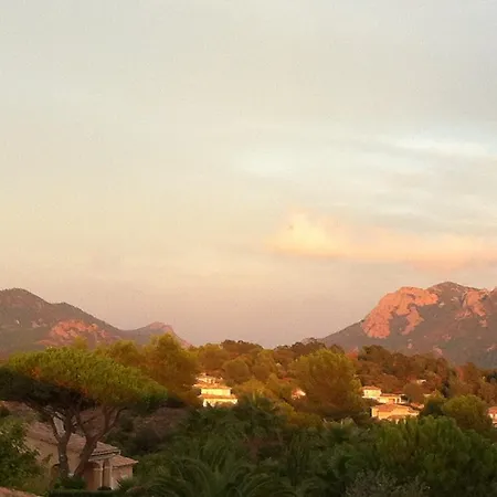 Nocleg ze śniadaniem Lou Groumandige Saint-Raphaël